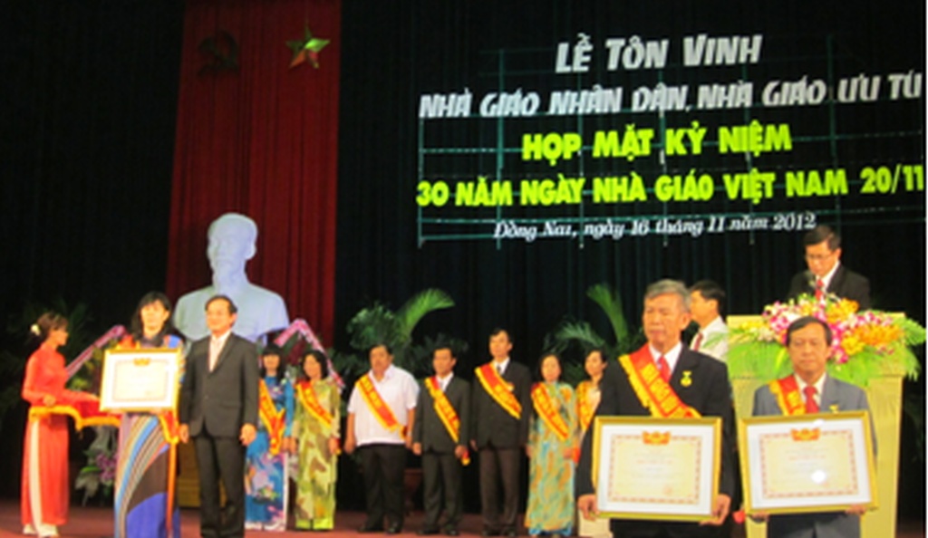 le ton vinh nha giao nhan dan, nha giao uu tu 16.11.3 [Desktop Resolution].jpg